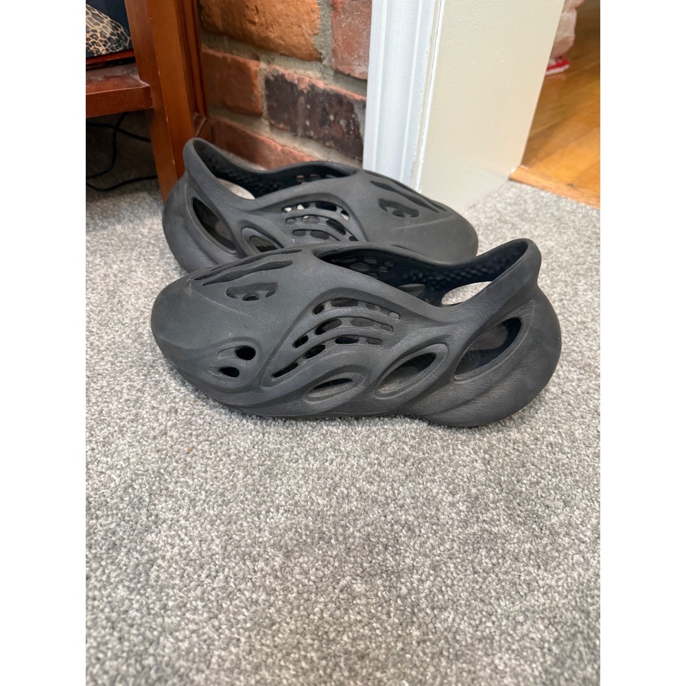 Adidas Yeezy Foam Runner Onyx Black Mens Size 8US Slip On Shoes